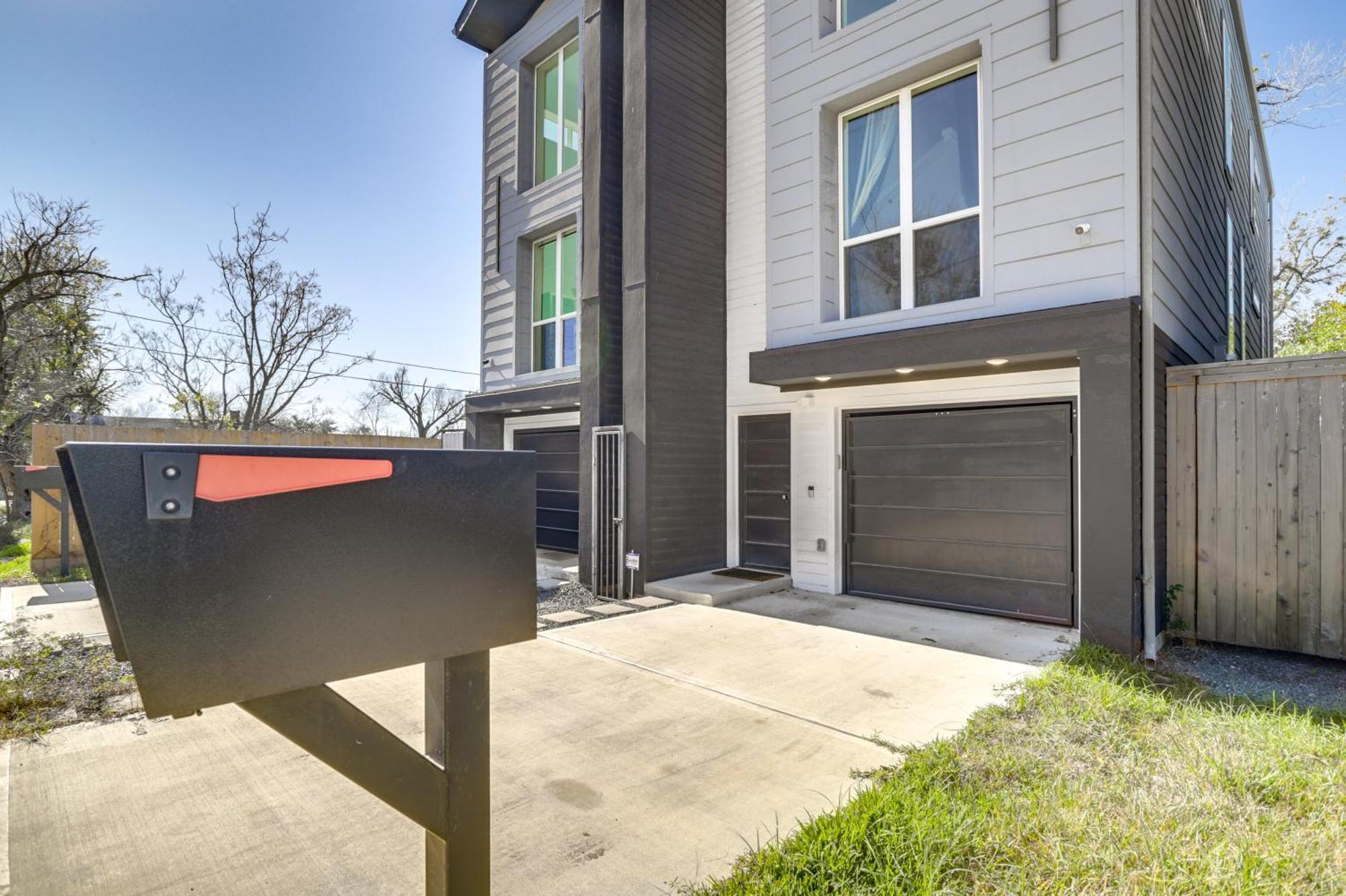 3 Mi To Dtwn Modern Townhome With Yard In Houston Exterior photo